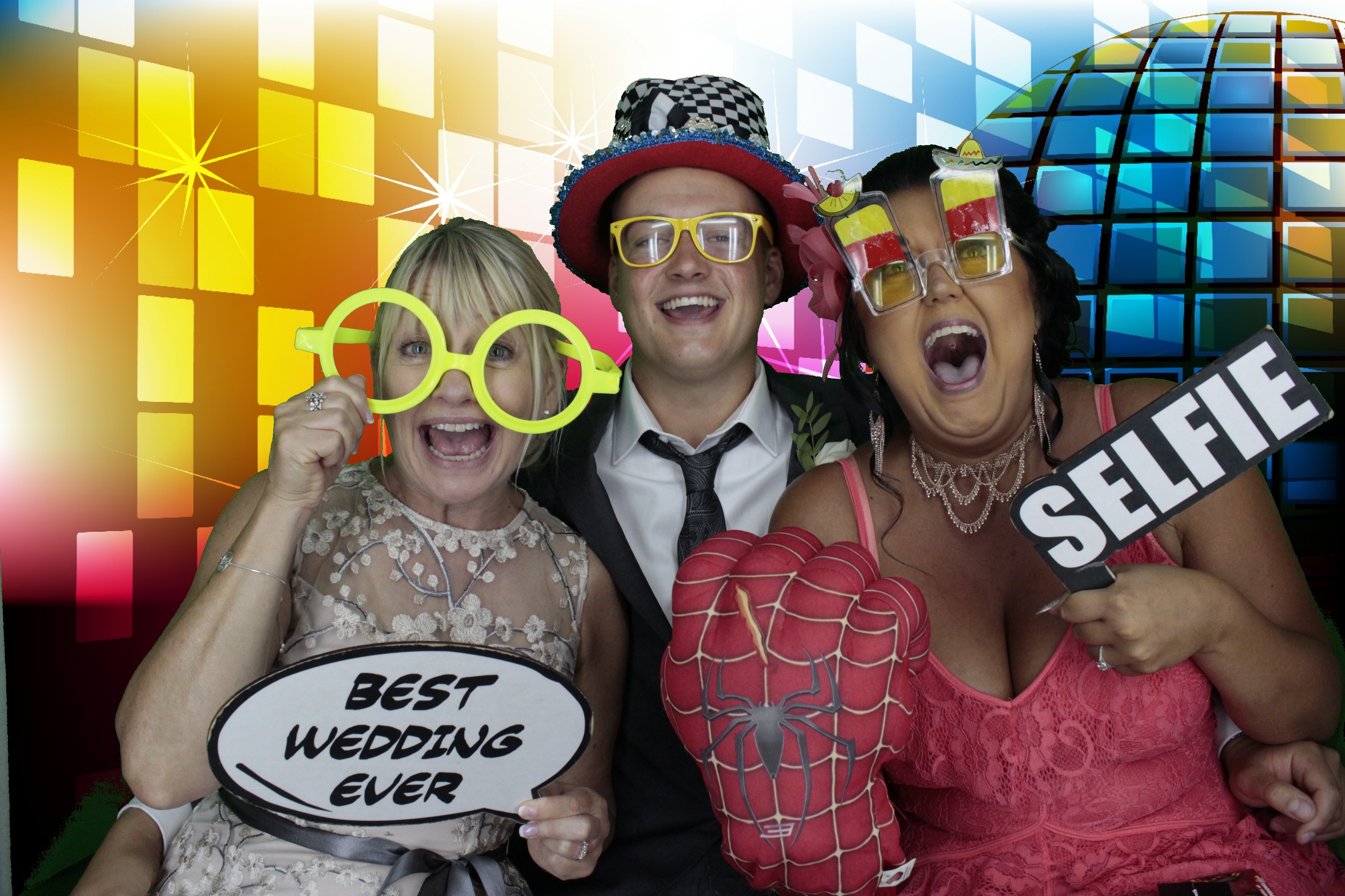 Mr & Mrs Harvey | View more photos from the event at gallery.myphotoboothexperience.co.uk/u/MyPhotoBoothExperienceLtd/Mr-Mrs-Harvey